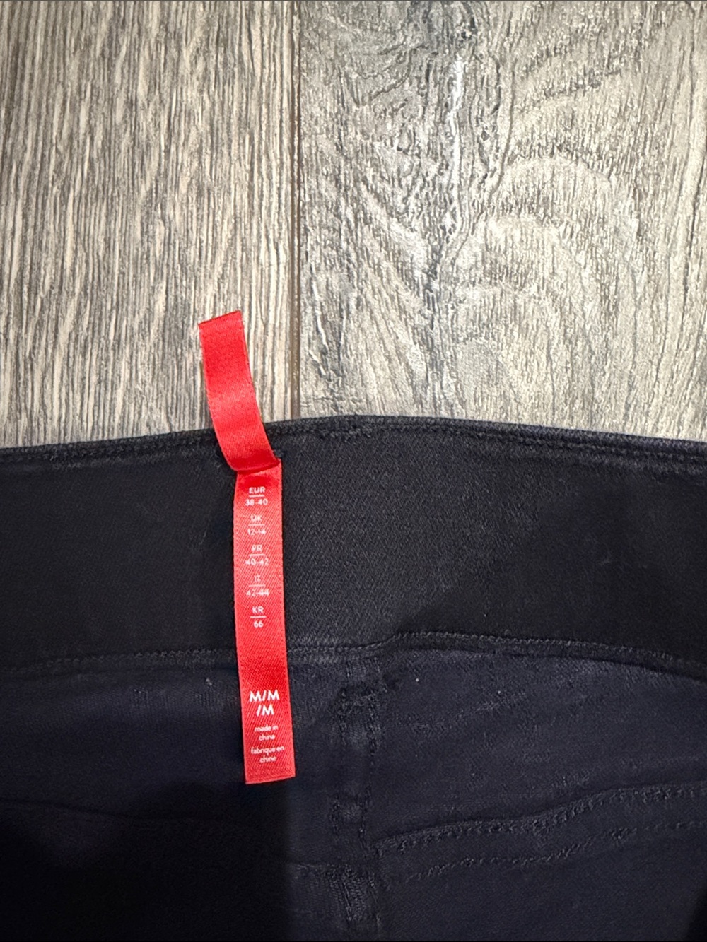 • Spanx • Jeanish Leggings Classic Black Skinny Jeans - Women's Slim Fit 8-10 Md - Picture 3 of 4